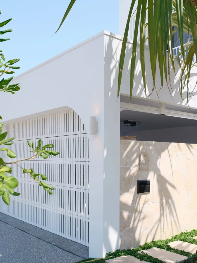 How Does Rockcote Rendering Perform in Different Australian Climates? corner of modern white coastal home garage with render in australian weather